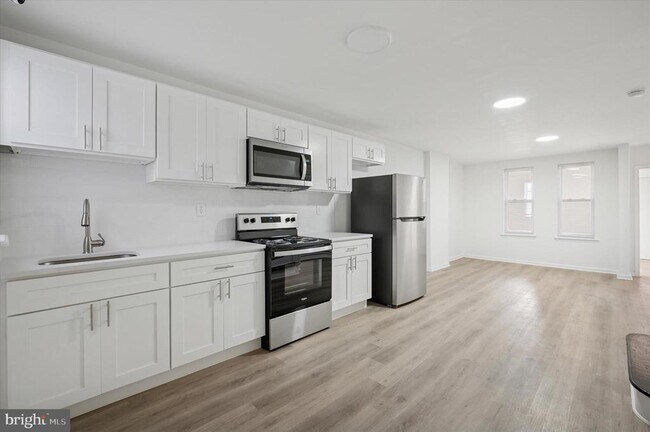 Photo - 183 W Logan St