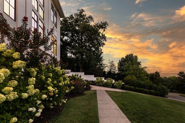 Photo - 5014 Mountview Pl