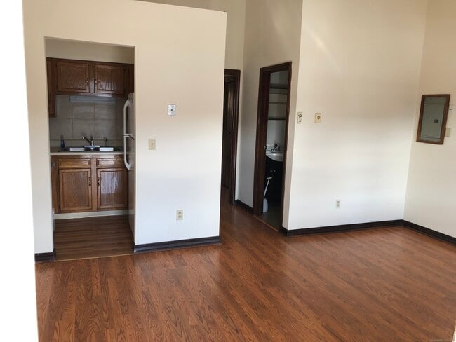 Building Photo - 310 S Main St Rental
