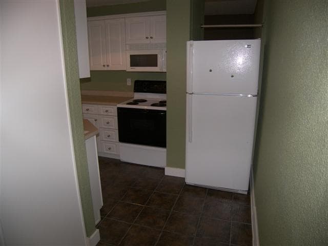 Building Photo - 5572 N Ridge Rd
