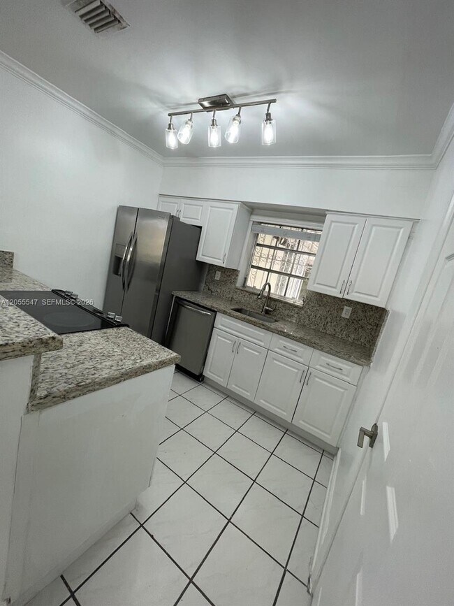 Photo - 828 Lorca St