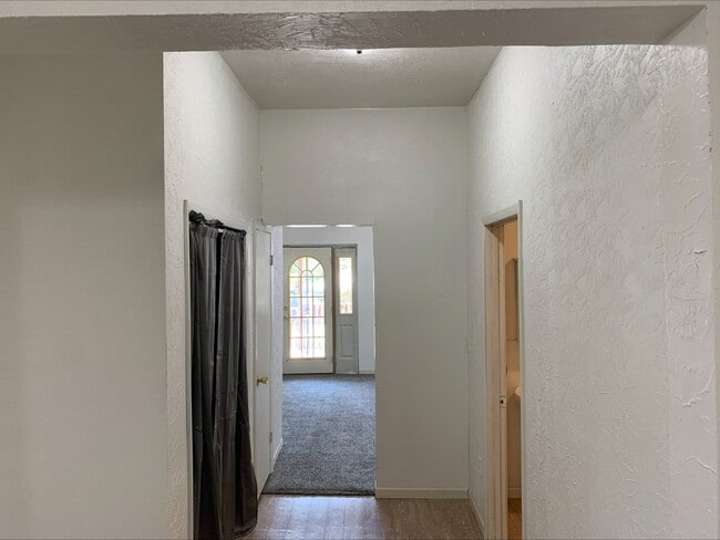 200 W 7th St