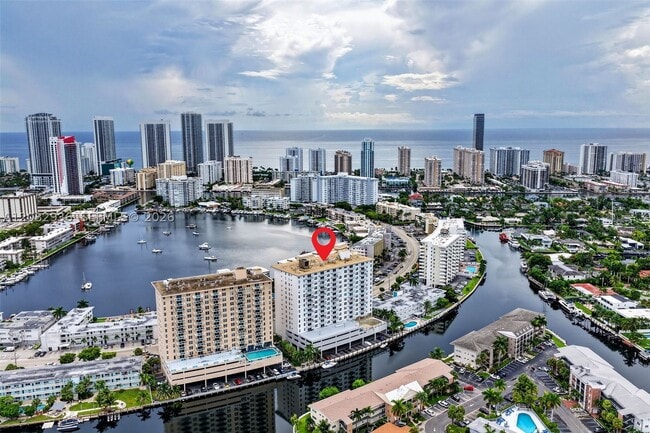 Building Photo - 427 Golden Isles Dr Unit 11C
