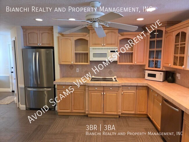 1132 Ridge Dr
