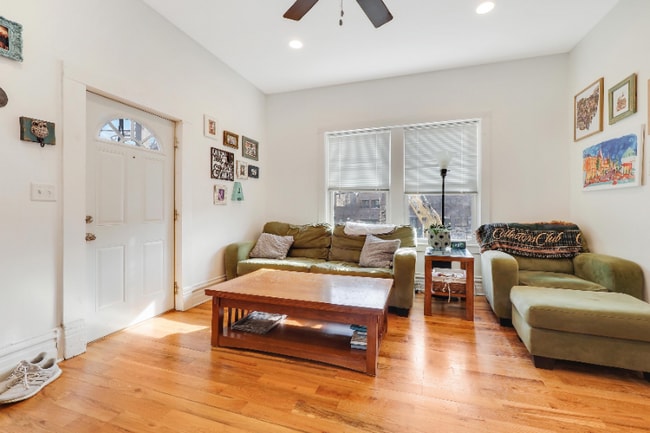 Photo - 1148 W Belmont Ave Unit 2R