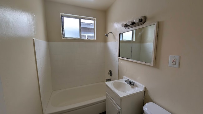 Photo - 905 Daisy Ave Unidad 11