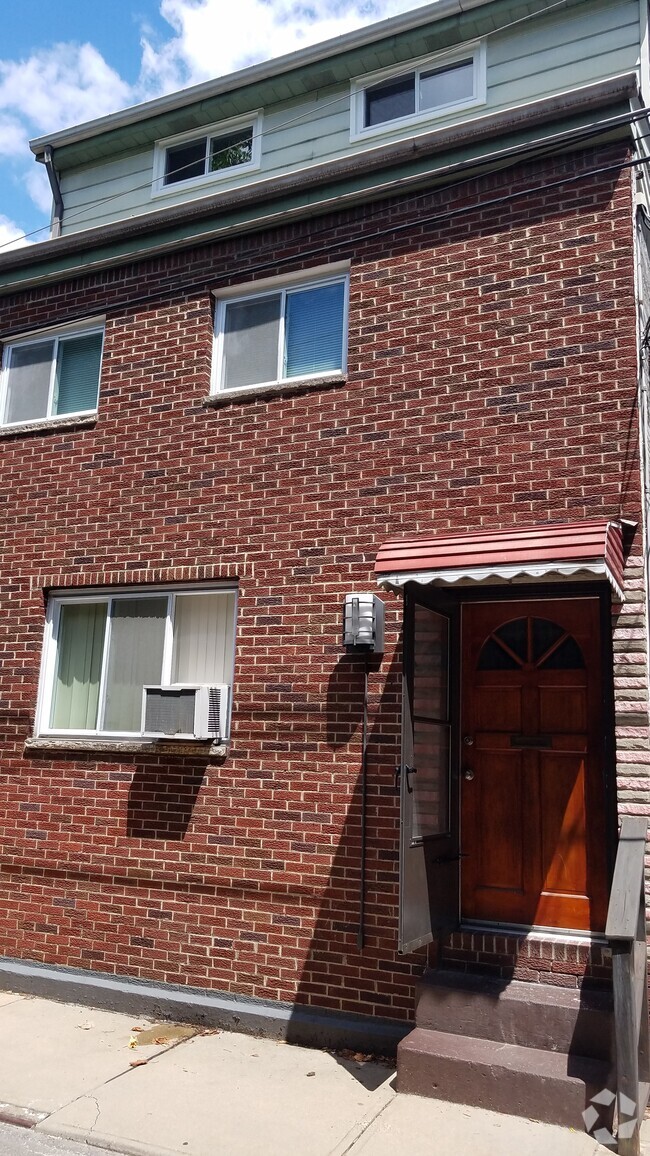 Building Photo - 1707 Edwards Way Unit 2nd Floor Apt