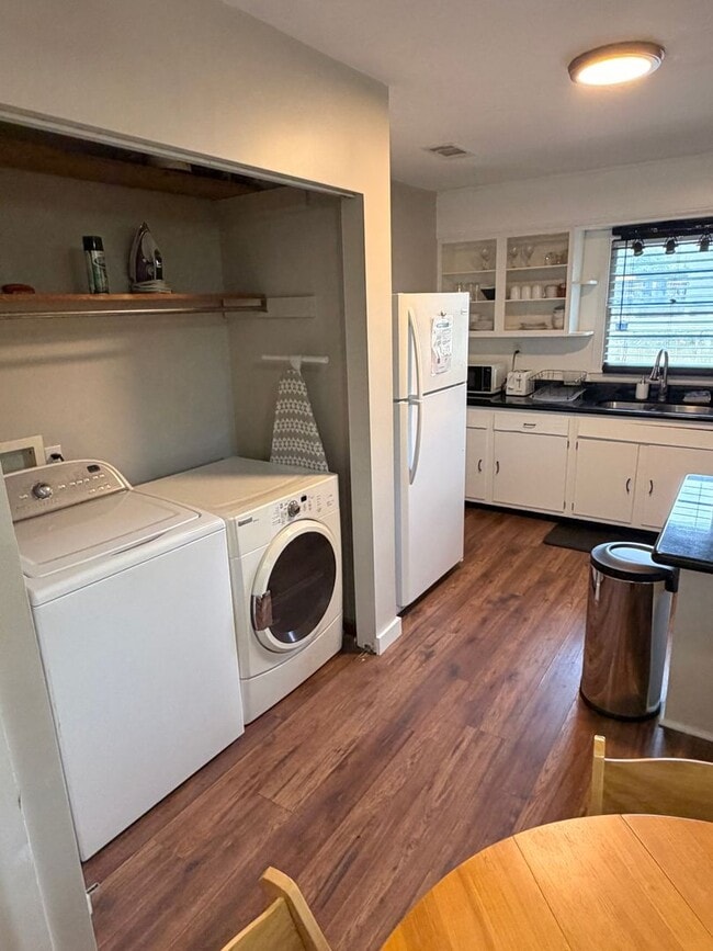 Photo - 1BD/1BA w/ Laundry in Unit, Shared Courtyard