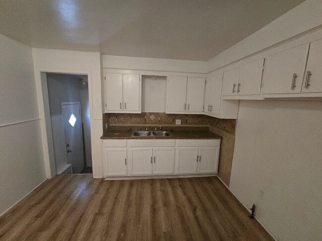 Photo - 10860 Duprey St