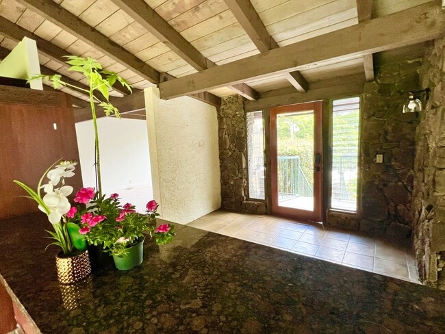 Building Photo - 45-254-254 Kokokahi Pl Unit 3BR