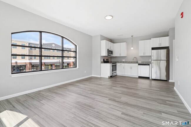 Building Photo - 10 Steele Blvd Unit 201