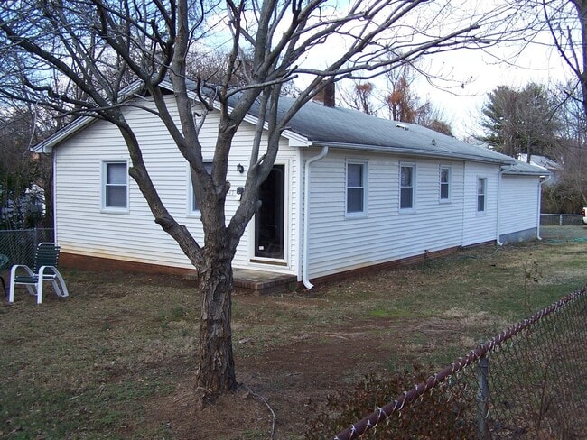 Photo - 847 Goldfloss St