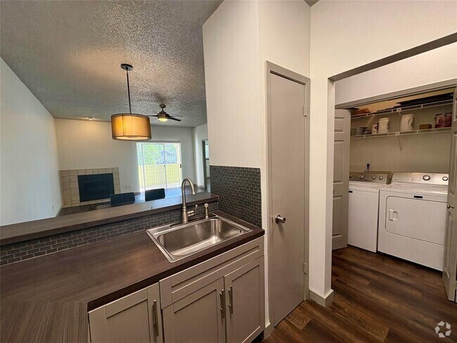 Building Photo - 808 W 29th St Unit 303 Rental