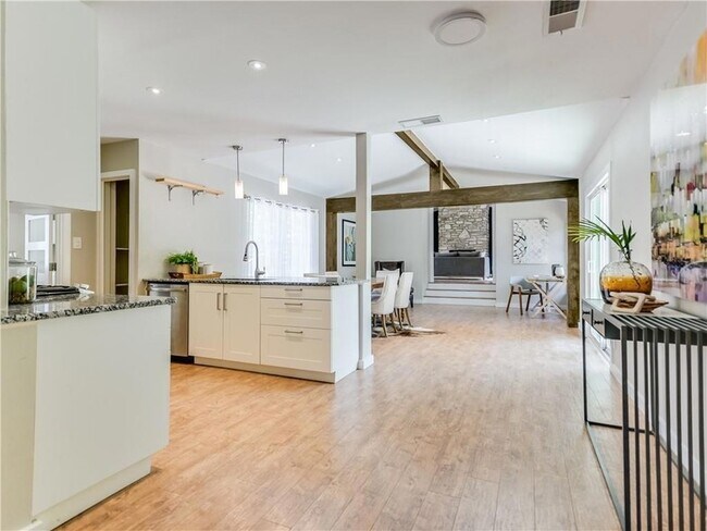 Photo - 5213 Gladstone Dr