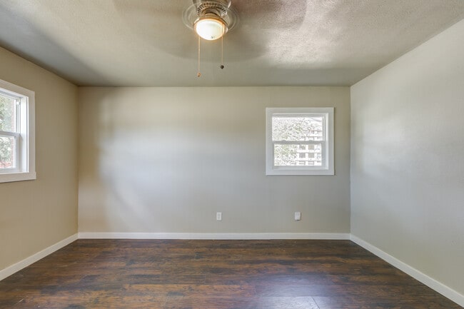 Photo - 1702 E 2nd St