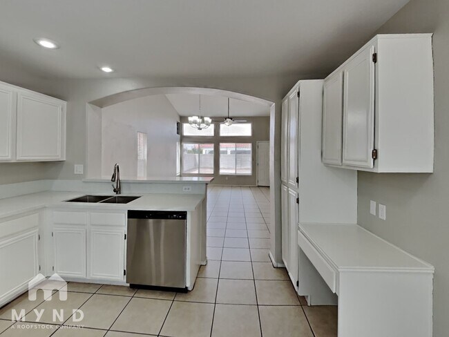 Photo - 3942 Redfield Ave