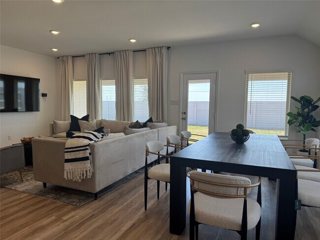 Photo - 5724 Knox Lndg Dr