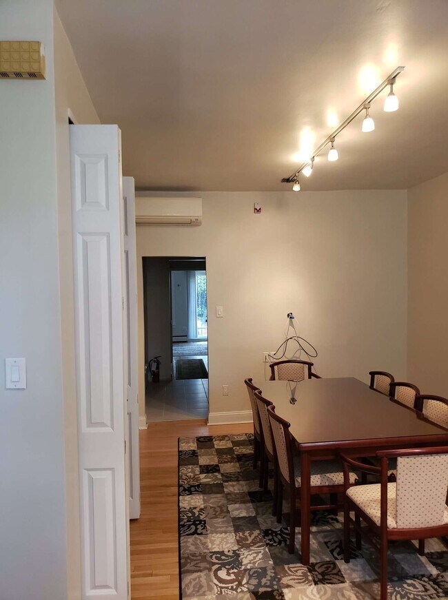 528 Delancey St Unit 1 - Garden Apartment