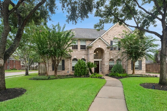 Building Photo - Executive Home with Sparkling Pool and Outdoor Entertainment Area