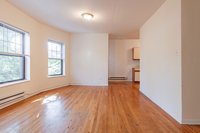 Photo - 662 W Cornelia Ave Unit 16