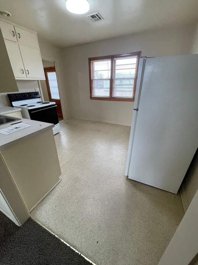 Photo - 1206-1208 Eisenhower Unit 1208 Eisenhower Ave.