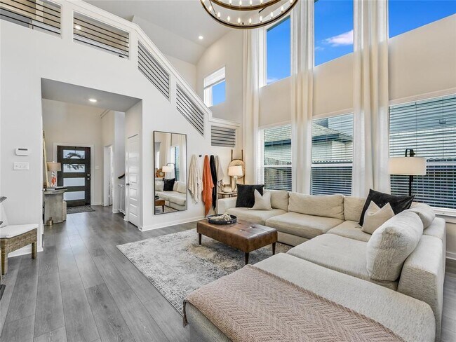 Photo - 2912 Mindel St