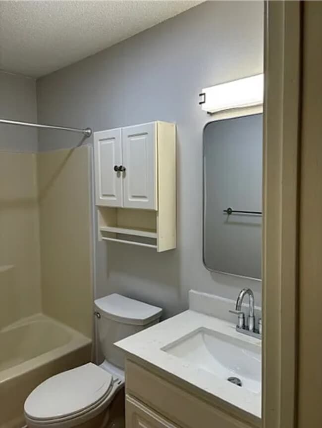 Photo - 365 Mather St Unidad 179