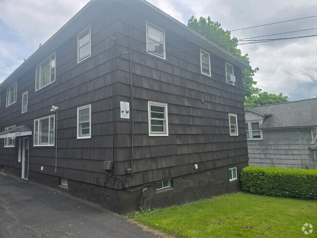 Exterior (Well maintained) - Lincoln Hill Community Rental