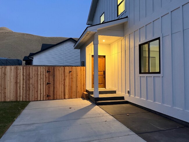 Photo - 118 Cowcatcher Loop