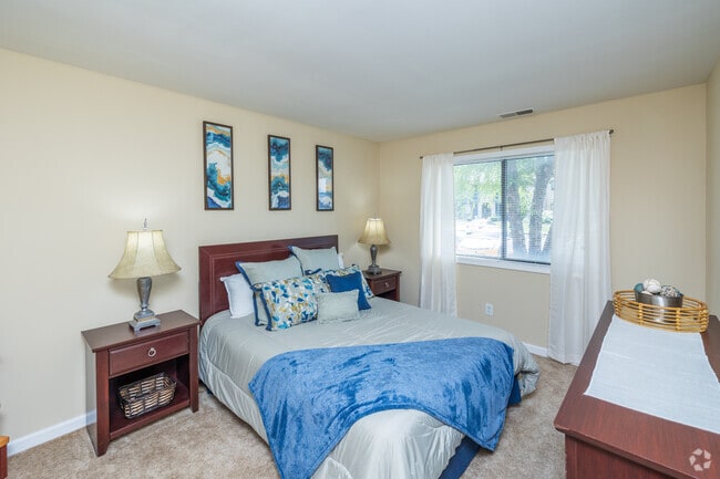 2BD, 2BA - 816SF - Bedroom - Stone Pointe Village