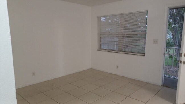 Photo - 5180 NE 6th Ave Unidad 623