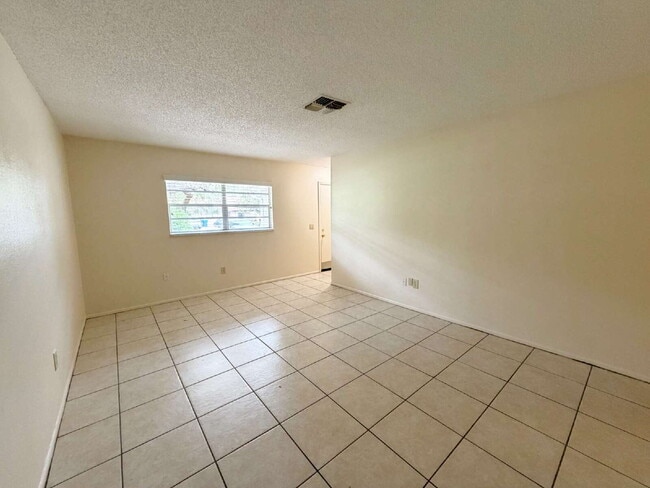 Photo - "Charming 2-Bedroom, 2-Bath Duplex Retreat in Spring Hill!"