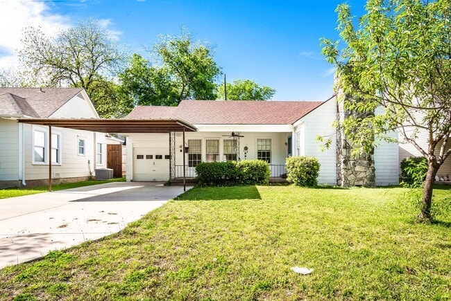 Building Photo - 9025 San Fernando Way