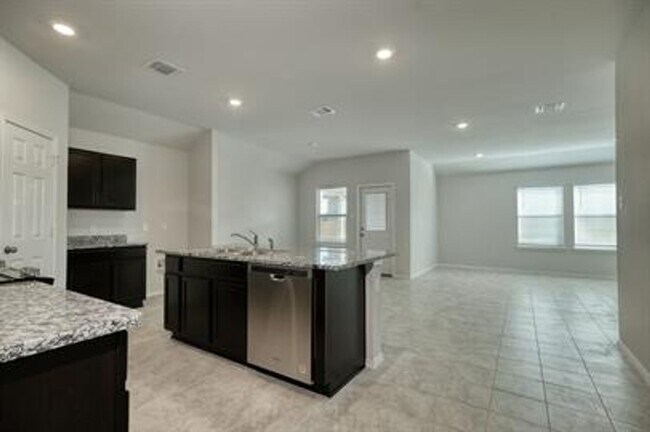 Photo - 720 Taggart Trail