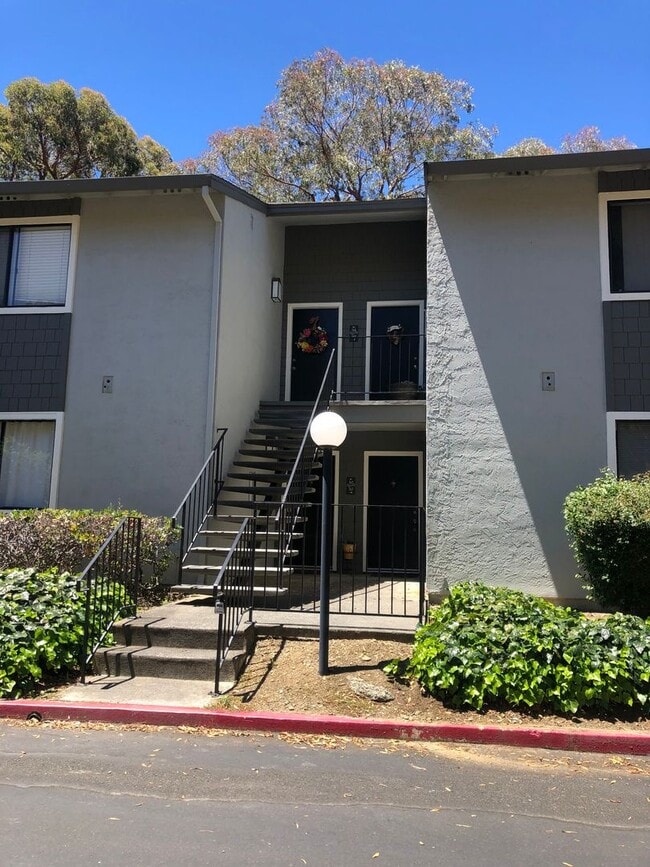 Building Photo - Ground Floor 1 bedroom 1 bath Condo in Benicia Highlands