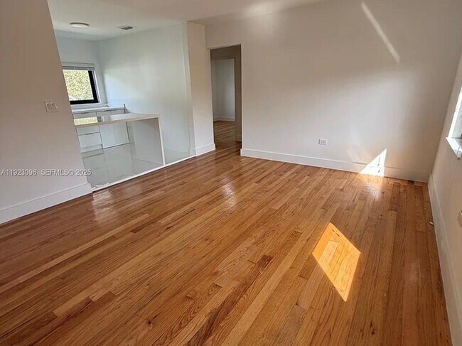 Photo - 430 Malaga Ave Unit 2