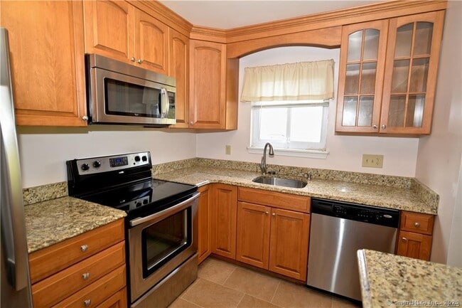 Photo - 140 Hamden Ave Unit APT C