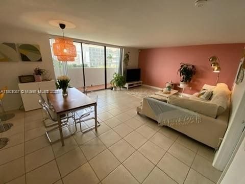 Building Photo - 555 NE 30th St Rental