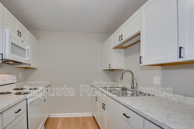 Photo - 2806 Thomas Ln