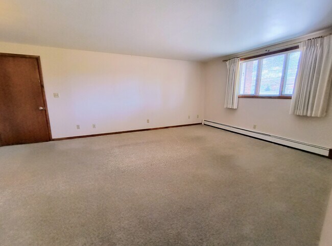 Living Room - 602 Mound St Unit 0