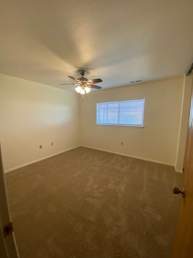 Photo - 354 Norbeck Ct