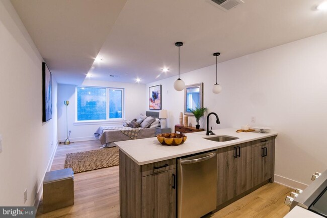 Building Photo - 629 W Girard Ave Unit 304 Rental