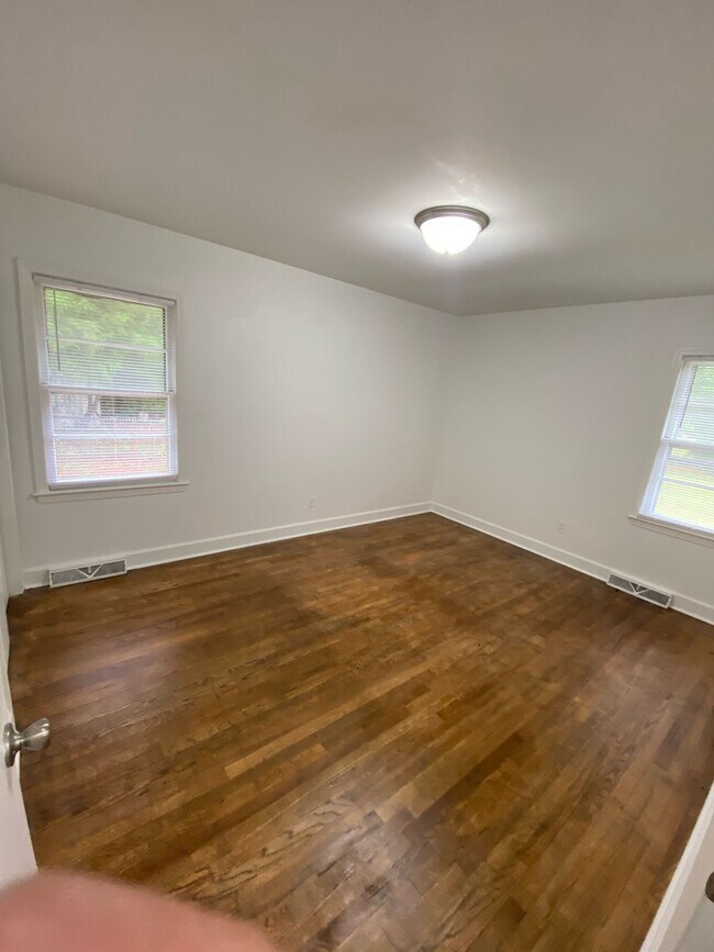 Photo - 812 Laurel Ave E