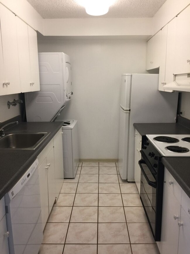 Building Photo - Sakura Condo, 1 bed, 1 bath, covered parking, Nuuanu