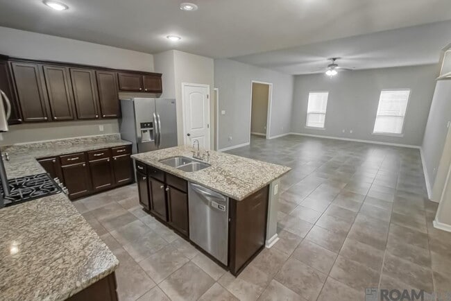Photo - 641 Greenwich Dr