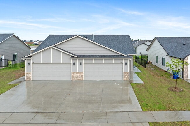 Building Photo - 5120 N Cypress St Rental
