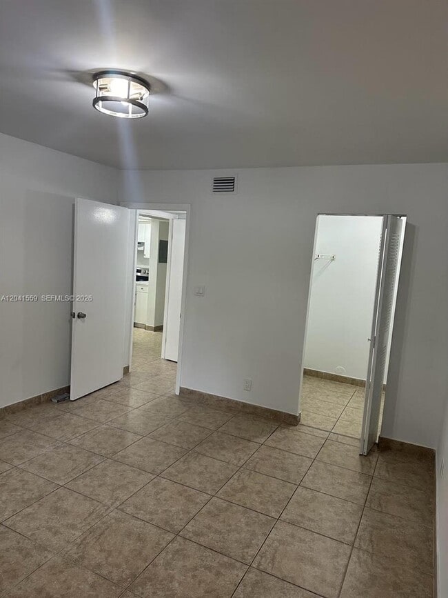 Photo - 8100 Geneva Ct Unit 142