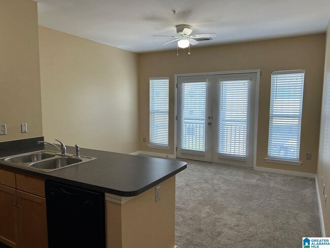 Photo - 2020 5th Ave S Unidad 438