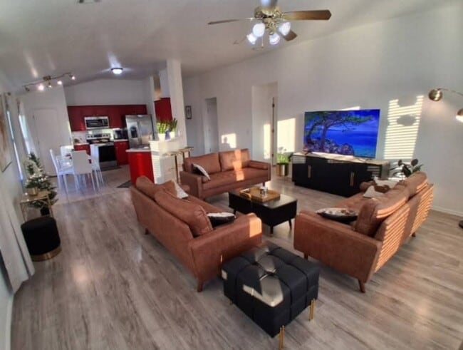 Photo - 2 Cloverdale and Wheatland