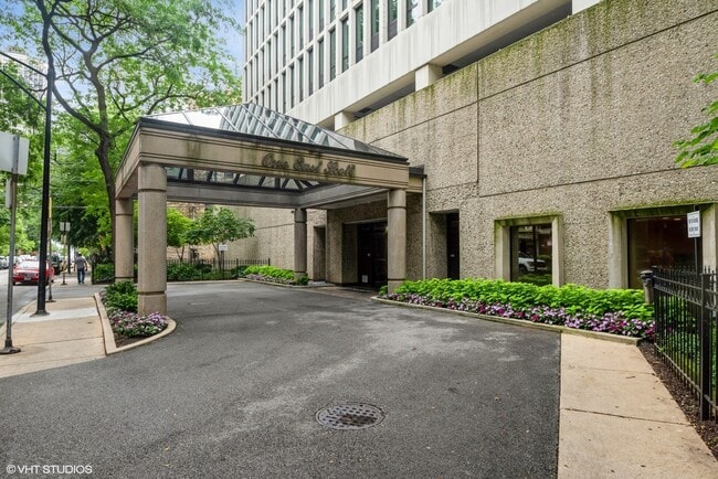 Photo - 1 E Scott St Apartment Unit 1005